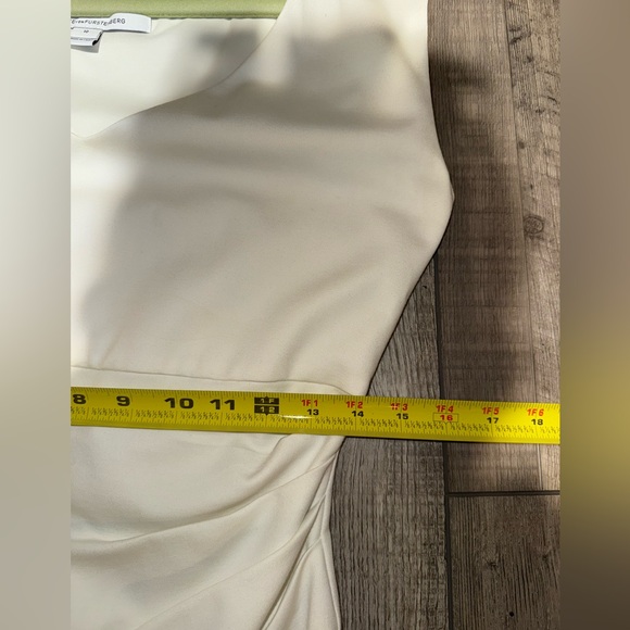 Diane Von Furstenberg Size 10 Pre-Owned - Picture 9 of 9